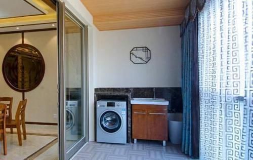 阳台|为什么越来越多人不把洗衣机放阳台?听师傅说完,后悔家里放错了