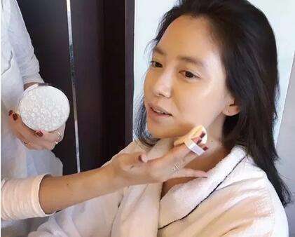 长期化妆和长期素颜的女生,10年后有什么差别