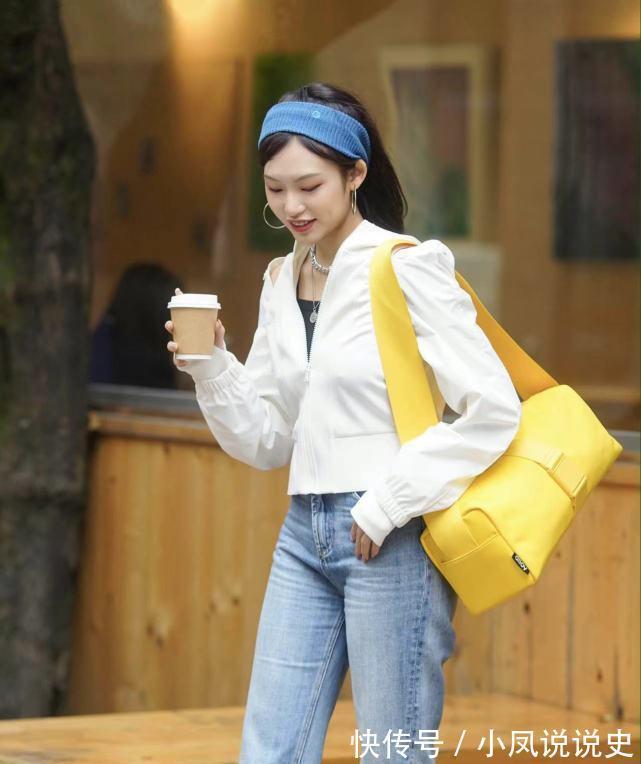 博主 健身学时尚博主温馨穿，时尚有技巧，发箍搭配的刚刚好