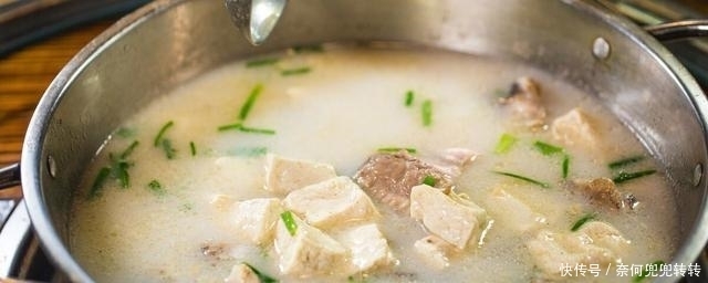 炖鱼汤时,用料酒啤酒都不行,换成半勺它,汤鲜肉美,没一点腥味