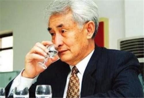 中国白酒新巨头诞生:成立仅6年追上茅台,逆袭成白酒第一网红