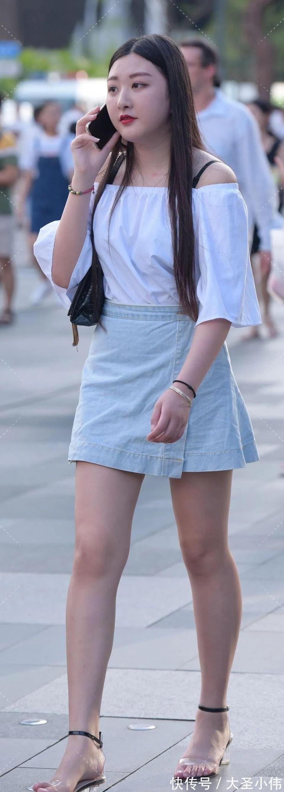 前卫|美女街拍:美女走路姿势充满自信,追求者必须排长队, 不知道排到法国没有