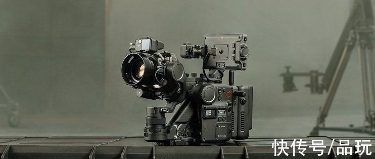 手动模式|大疆发布首款四轴电影机Ronin 4D，搭载LiDAR激光跟焦系统