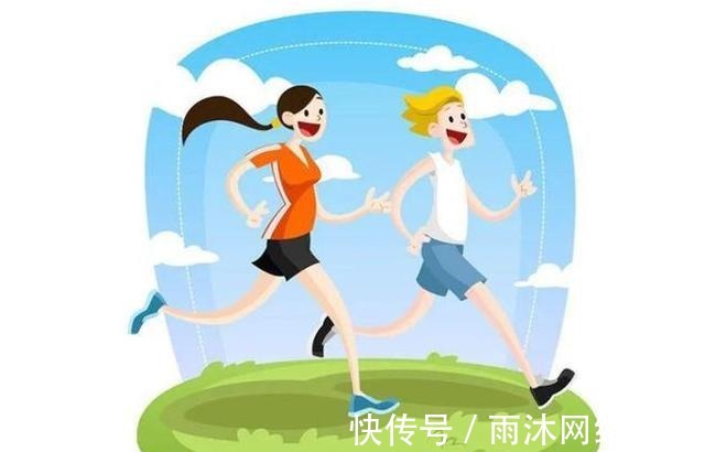 母乳喂养|辣妈的时尚街拍,好身材吸引目光,一项运动或许是得力助手