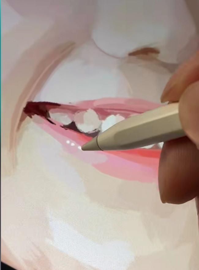 手绘#美术生手绘希林娜依·高,被开始的图片吓到了,最后变魔术吗