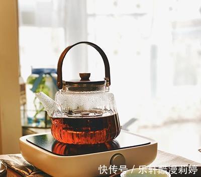 冬季如何喝红茶泡着喝和煮着喝，哪一个更适合我猜你喜欢这个