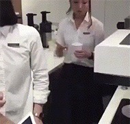 |搞笑GIF:看到妹子这个场景,真是感觉活得还不如一面墙啊