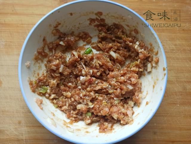 搅拌均匀|头伏到吃饺子，分享8种饺子馅的调法，有荤有素，鲜嫩营养又多汁