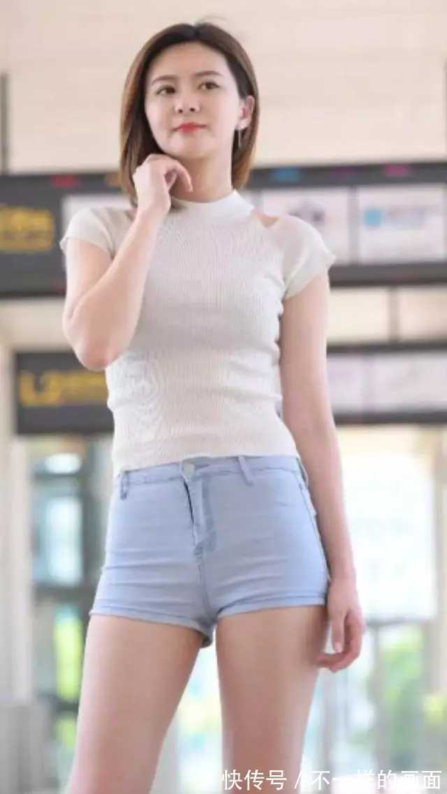 针织衫 牛仔短裤怎么搭配更清凉显身材,好看又显气质?