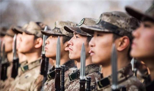 印军|班公湖刮起鹅毛大雪!我新一代防寒服果然厉害,而印军快扛不住了