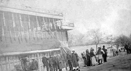 强令|1908年光绪帝葬礼照片，百姓被强令下跪，外国人冷眼旁观