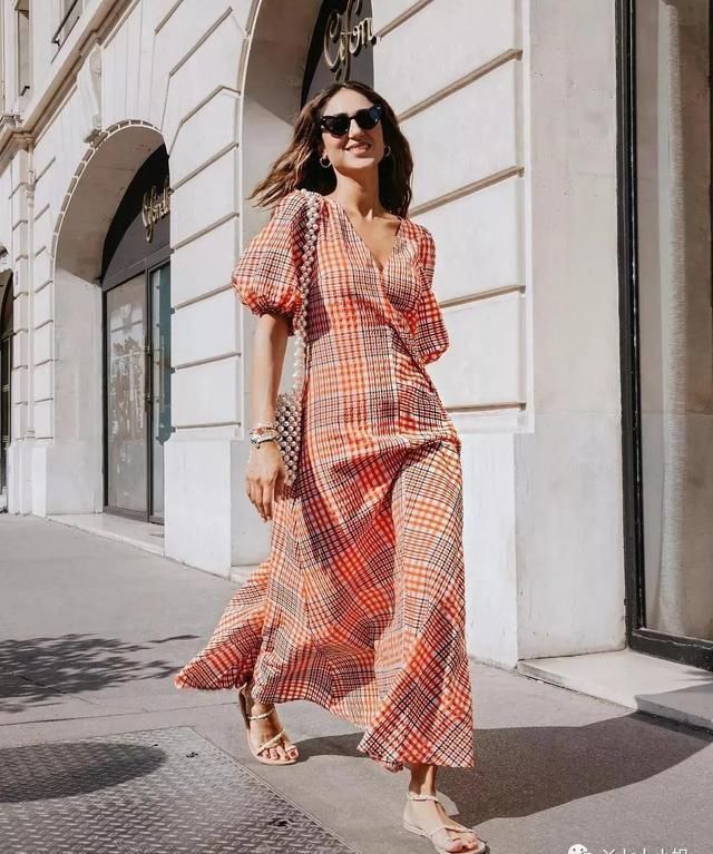  连衣裙|忘掉高跟鞋，“连衣裙+平底鞋”才是夏季王炸组合