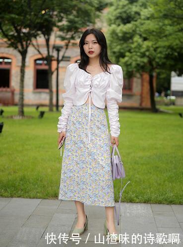 最近流行一种新穿法叫“上短下长”，显瘦又时髦，谁穿谁好看