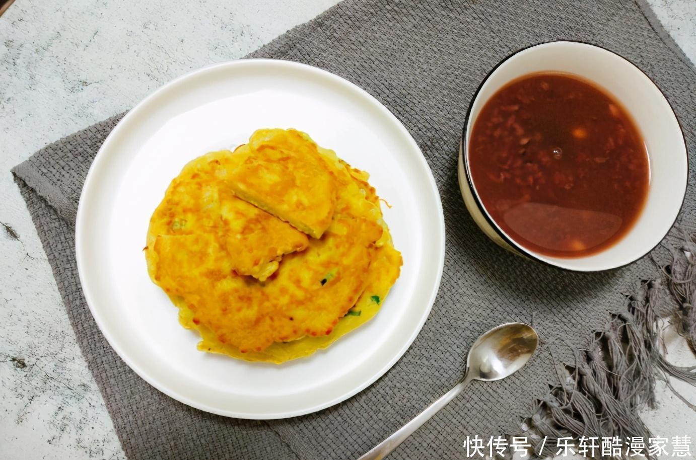 老酸奶|土豆丝鸡蛋饼的做法，简单快手，10分钟就能做好，早餐好选择