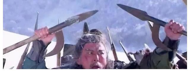 曹操@关羽两次被生擒,为何既不突出重围也不自裁?答案令人悲哀