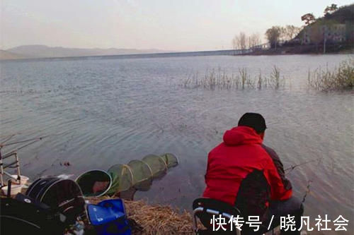 数九寒冬钓鲫鱼，鱼都藏在这些地方，在这里下竿，大鲫鱼连竿上！