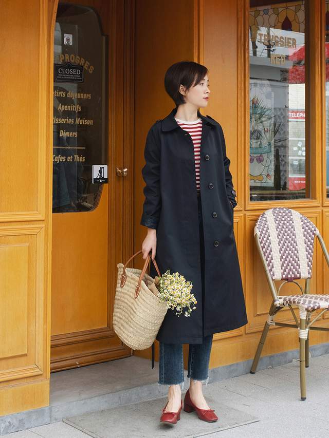 风衣|秋季,奔四奔四的女人怎么穿风衣?搭配衬衫和牛仔裤,减龄又洋气