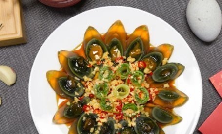 饭店的凉拌皮蛋为啥好吃?大厨教你调料汁,味道和饭店一个样儿