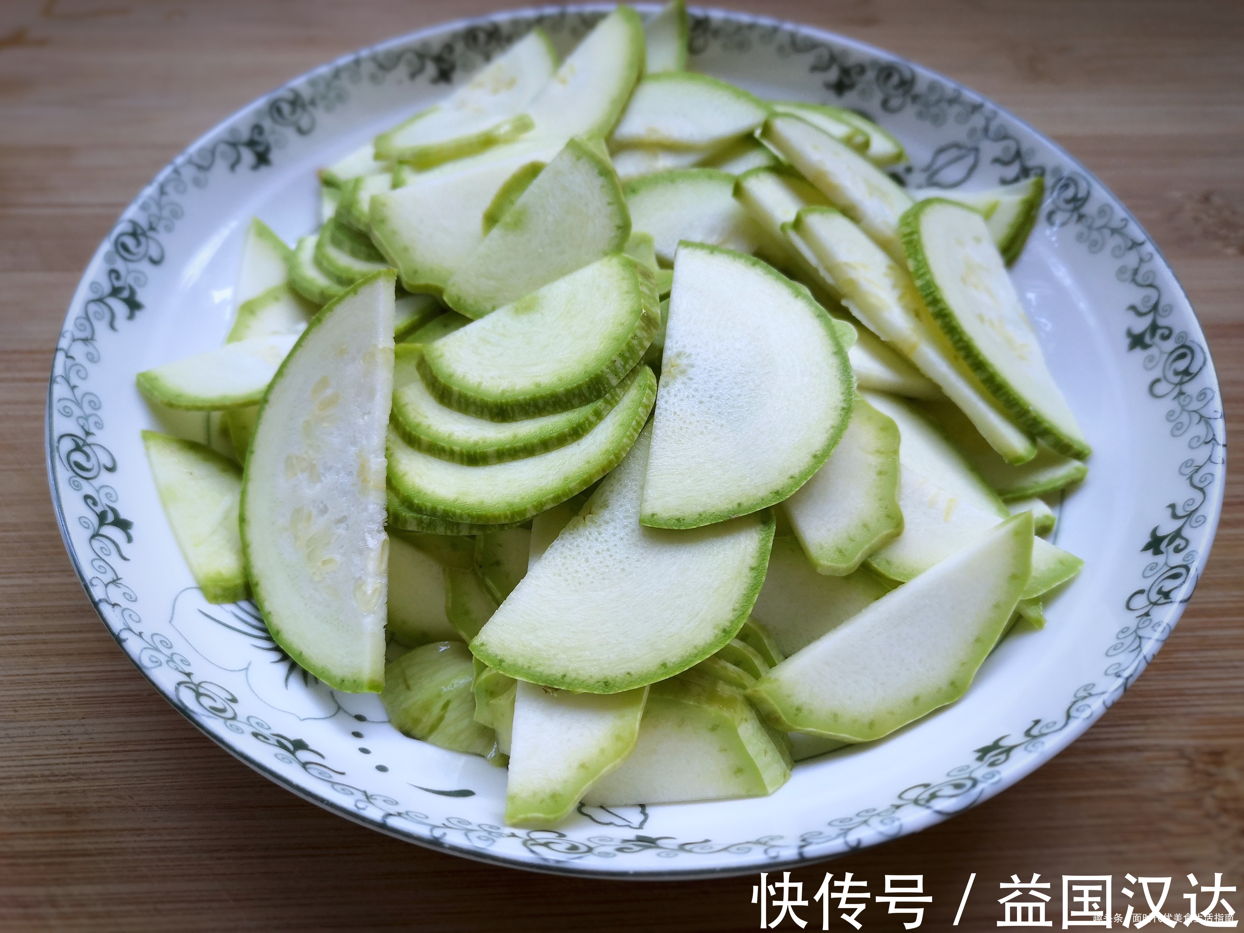 补血|它是“食物中的阿司匹林”,铁是菠菜的20倍,常吃滋肾养胃还补血