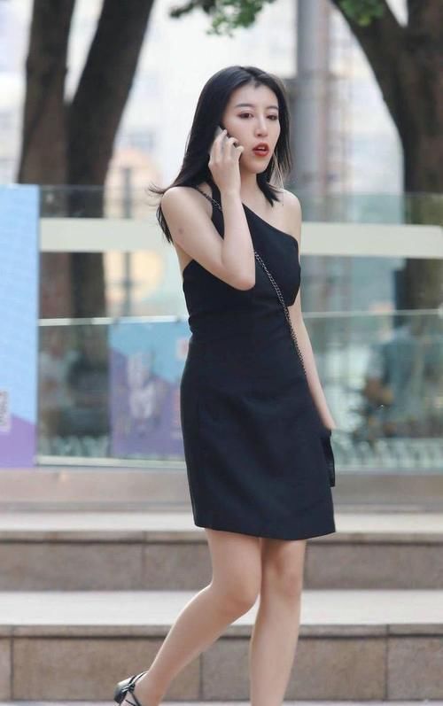 穿衣品位很重要，只要裙子选得好，怎么穿都很漂亮