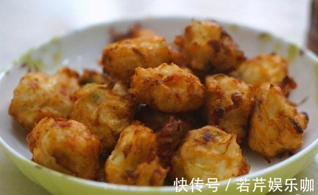 炸丸子|炸萝卜丸子，用面粉必不可少，再多放三样，酥脆可口，一盘不够吃