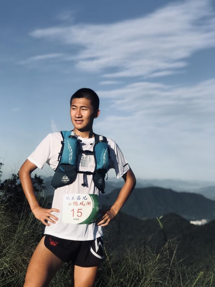 起床|每天早5点起床，晚10点半睡觉，00后小伙如苦行僧般自律