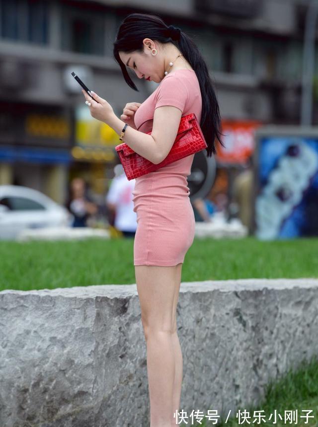 小姐姐 时尚又舒适的穿搭,帮你秀出凸凹有致好身材