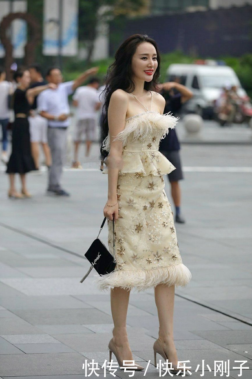 超级自信的80后辣妈,精致优雅又显女人味!