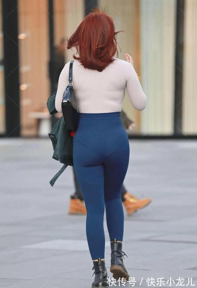 小蛮腰 舒适服帖的打底裤穿搭彰显年轻人的风采,展示美丽小脚,突显档次