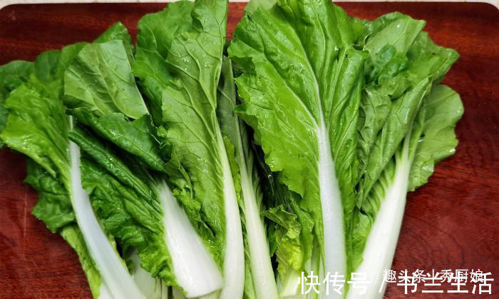 秋天|秋天,宁可不吃肉,此碱性蔬菜要多吃,钙含量极高,炖豆腐超级香