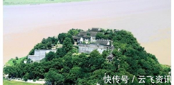 孙权!辛弃疾这首词,看似赞美曾经的君王,其实是在骂当今皇帝不如猪狗