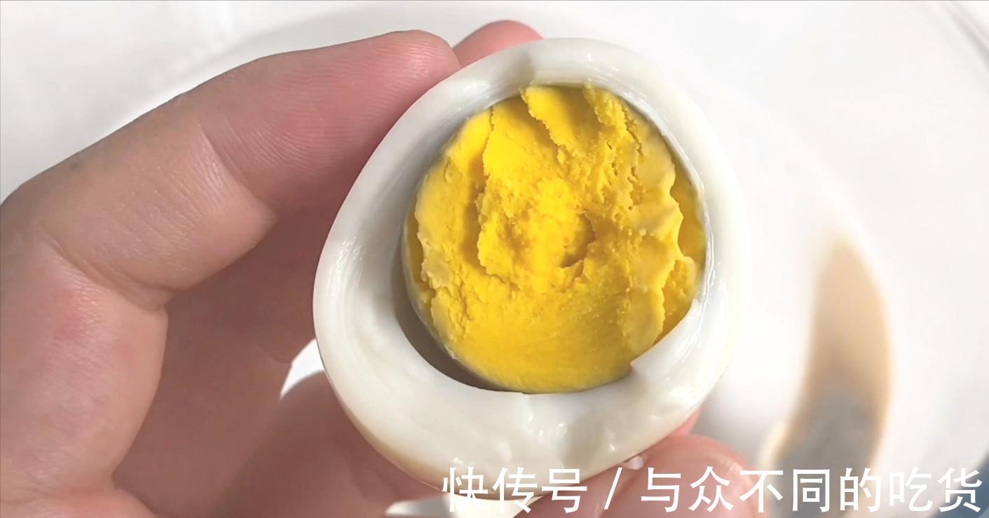 鸡蛋|鸡蛋别再用水煮了,保姆教你新方法,只需1分钟,鸡蛋鲜嫩不粘壳