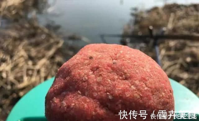 索饵|野钓不上鱼那是因为用饵不对,我从三个方面,分享几种钓饵