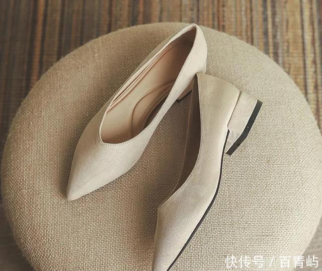 今春霸屏的单鞋,小尖头太显脚瘦了!穿上气质好迷人