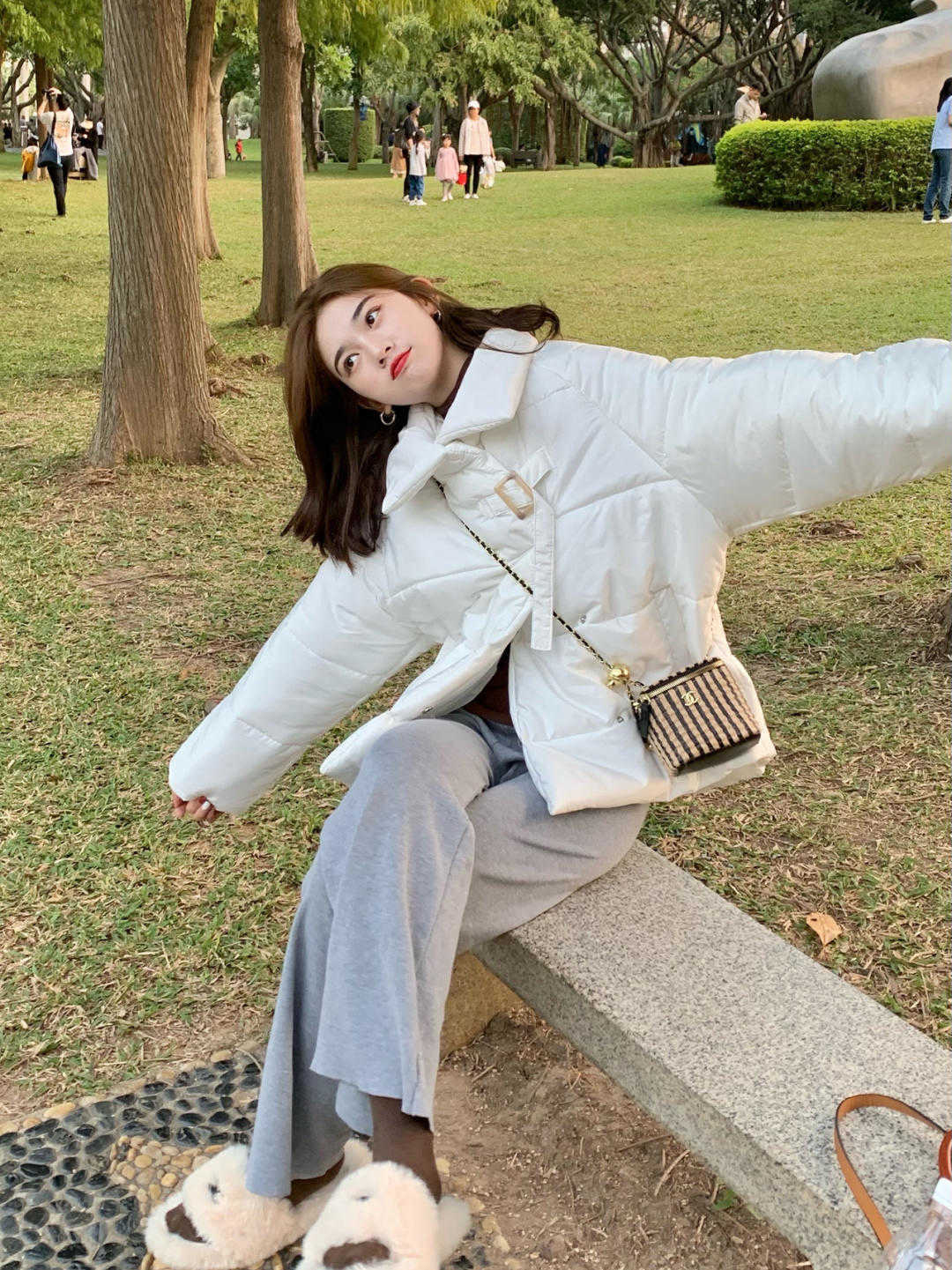 休闲裤|天冷了,羽绒服还是少不了,瞧下面潮人这样来穿,显瘦洋气又好看