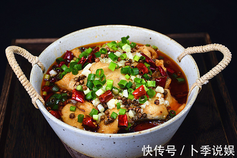 入味|做水煮鱼时,鱼片直接下锅是大错!多加1步,鱼肉更细嫩,更入味