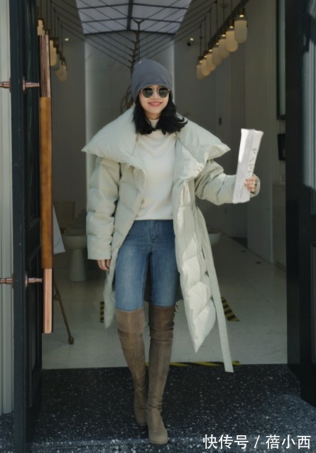 奔三奔四的女人,建议多穿“羽绒服”,下搭牛仔裤、半身裙真时髦