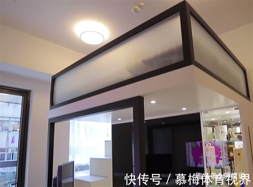 夫妻二人|香港夫妻买下16㎡微型房，利用3米层高做阁楼，半平米不敢浪费