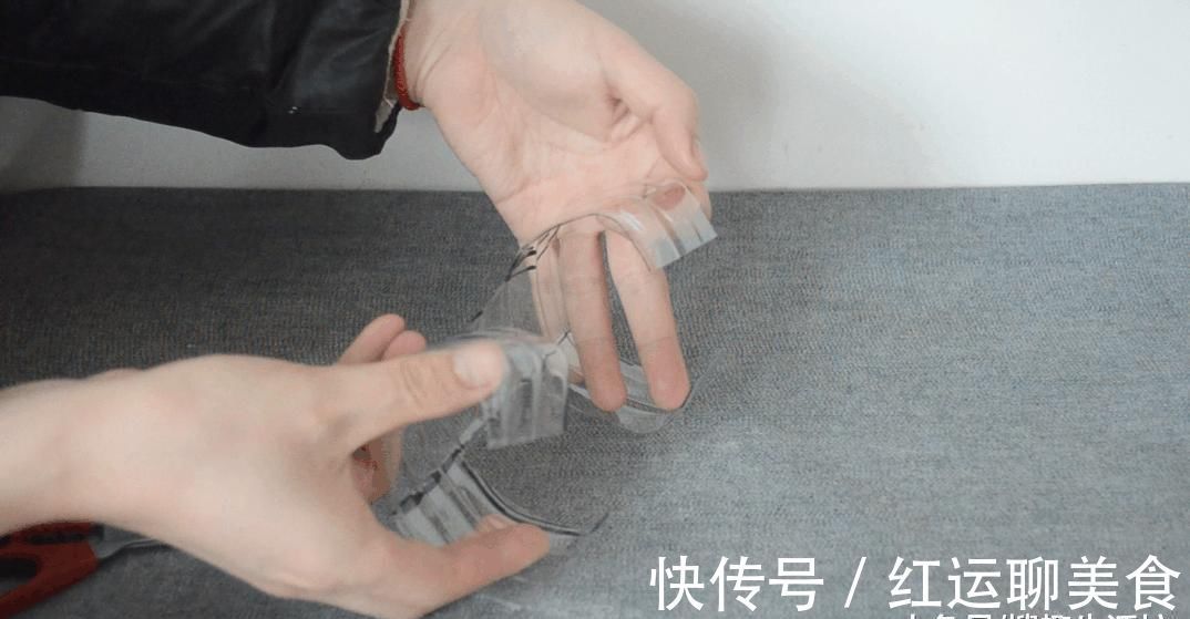 塑料瓶|才知道窗帘旁放个塑料瓶的好处, 真是太实用了, 家家户户都用得到