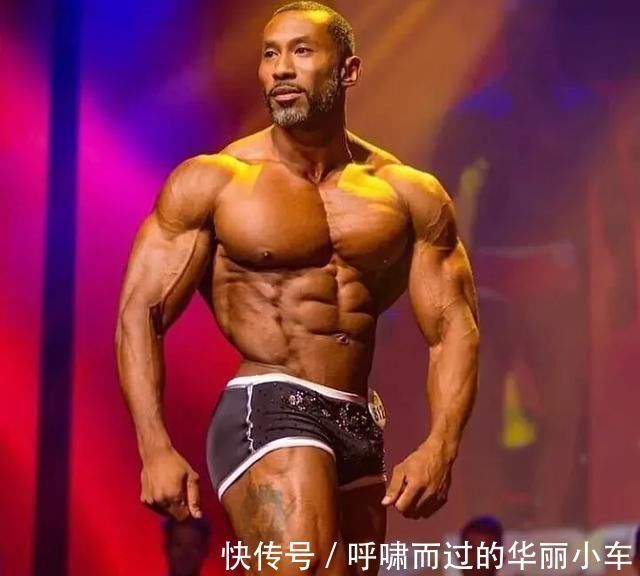 大臂|靠饱满胸肌成为世界冠军享誉健身圈塑造胸肌无关动作需要细节