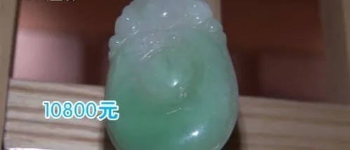 如意吊坠|大姐10800买的翡翠吊坠只值1000?翡翠陷阱要小心!