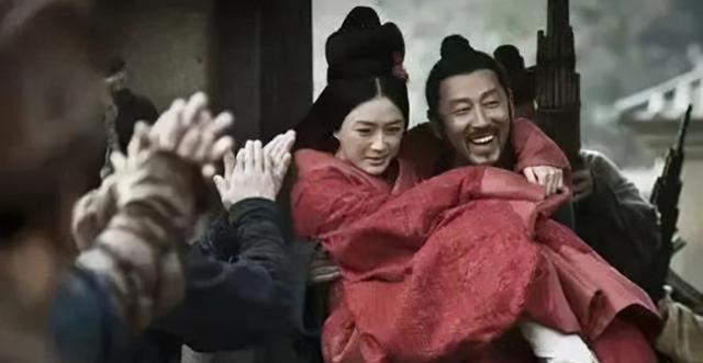 女人|吕雉为什么非要把戚夫人弄成人彘?这两个女人的心机有多可怕?