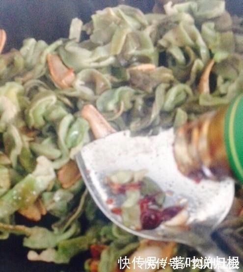 安神|失眠多吃这个菜，健脑安神，一觉睡到天亮，黑眼圈也消失啦