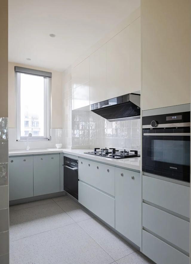 柜体|这对夫妻的“穷装风”新家，明亮又舒适，证明了越简单越美好！