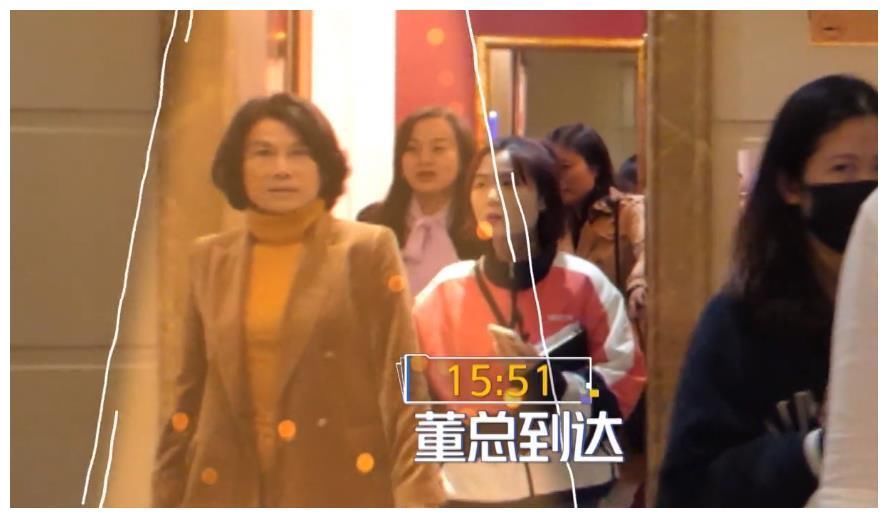 商人|參加茶話會，董明珠和張萌的到場時間，體現(xiàn)出了商人和藝人的差距