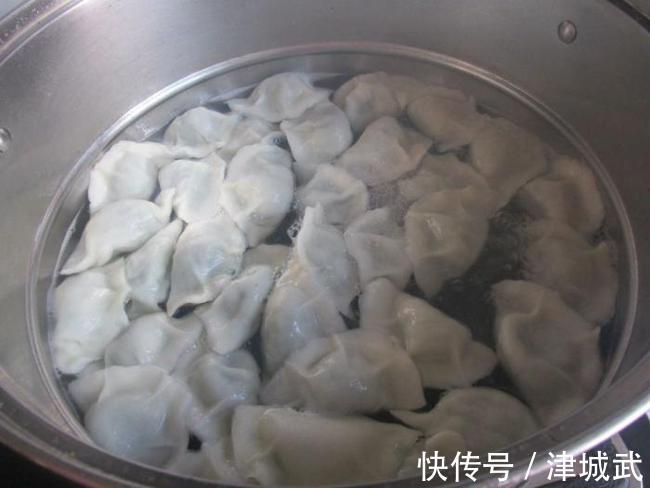 这菜包饺子真好吃,才2块钱一斤,鲜美多汁比肉馅饺子都好吃