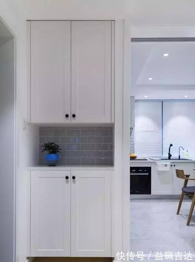 款款|去邻居们家串门，一进门就被入户鞋柜惊艳到了，款款漂亮又实用