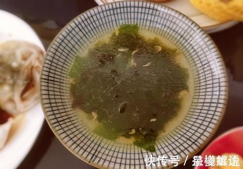 晒和儿子的日常晚餐,神评论:就看上你那碗米饭了!