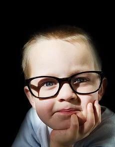 因素|4岁女孩近视600度，最伤眼3大“因素”，不是电脑，不是手机