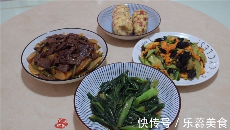 丝瓜肉片汤|一家三口的晚餐,荤菜搭配,加起来不超过40块,吃的美滋滋